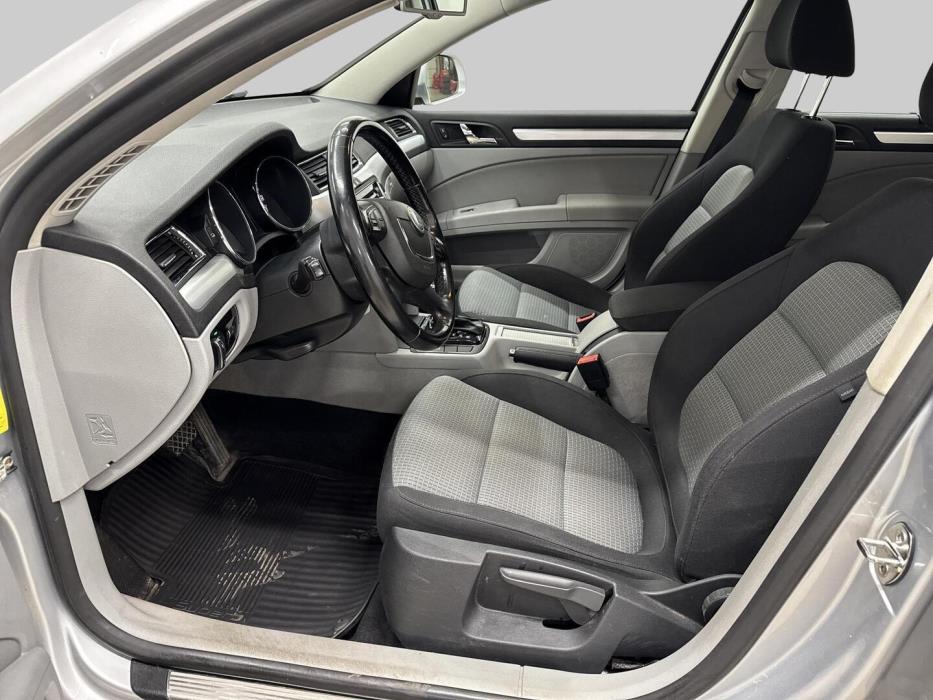 SKODA Superb 2011