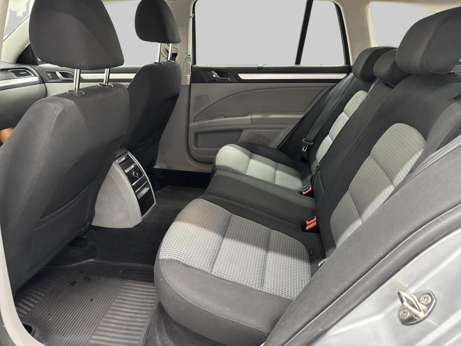 SKODA Superb 2011