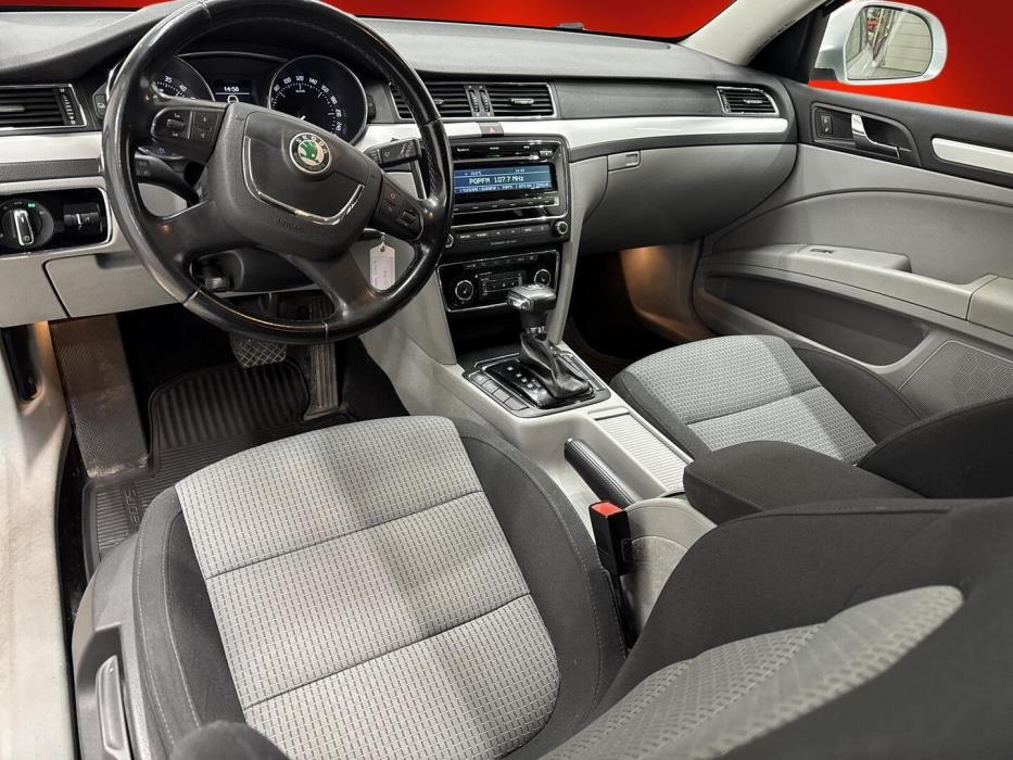 SKODA Superb 2011