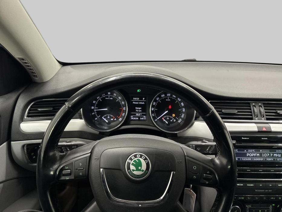 SKODA Superb 2011