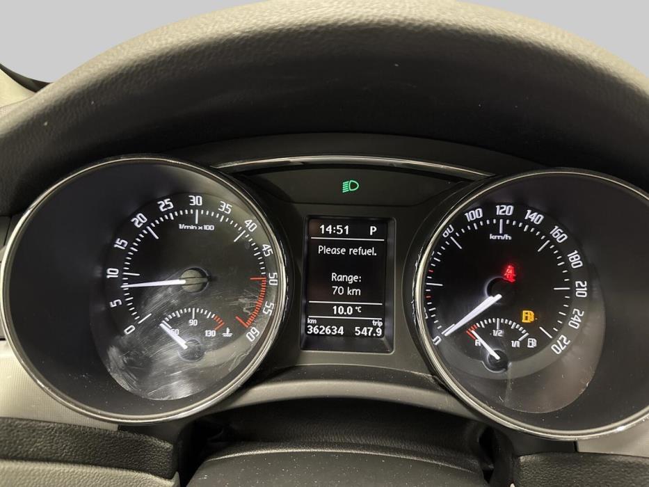 SKODA Superb 2011