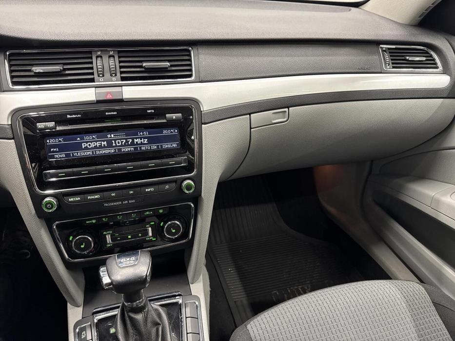 SKODA Superb 2011