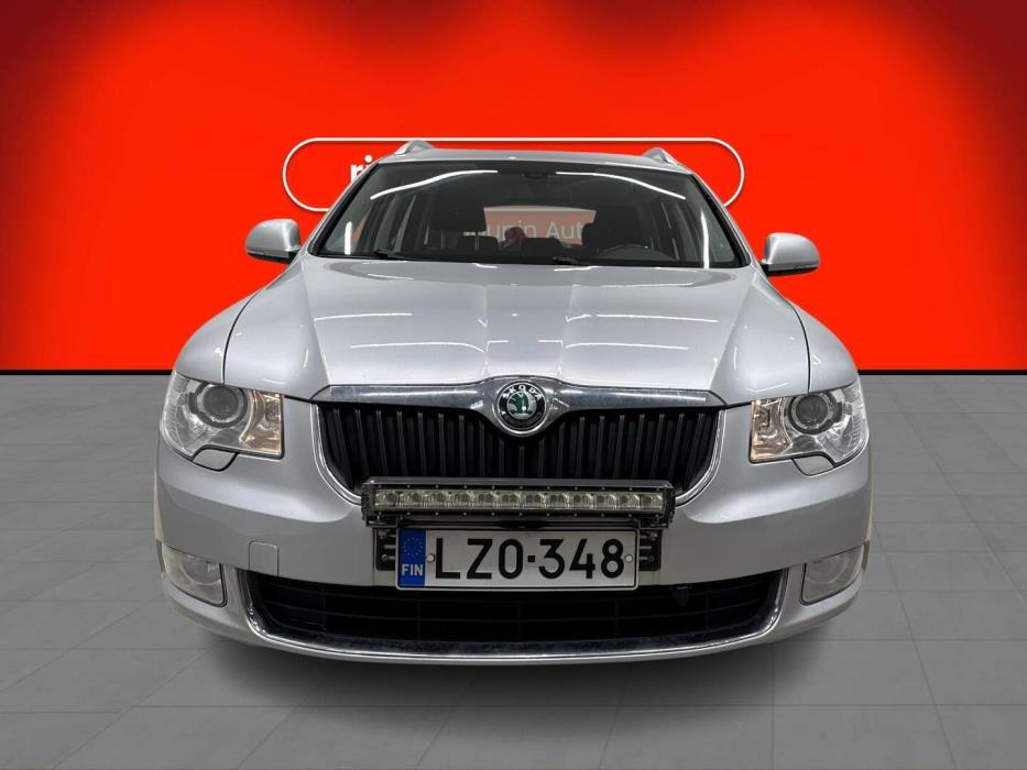 SKODA Superb 2011