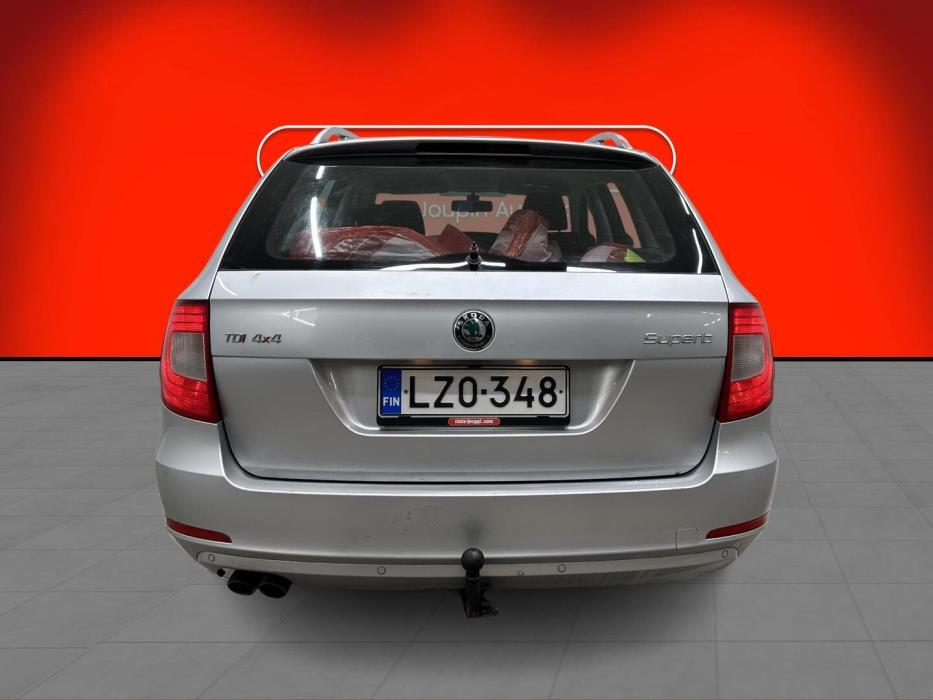 SKODA Superb 2011