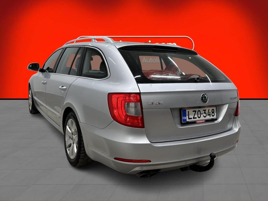 SKODA Superb 2011