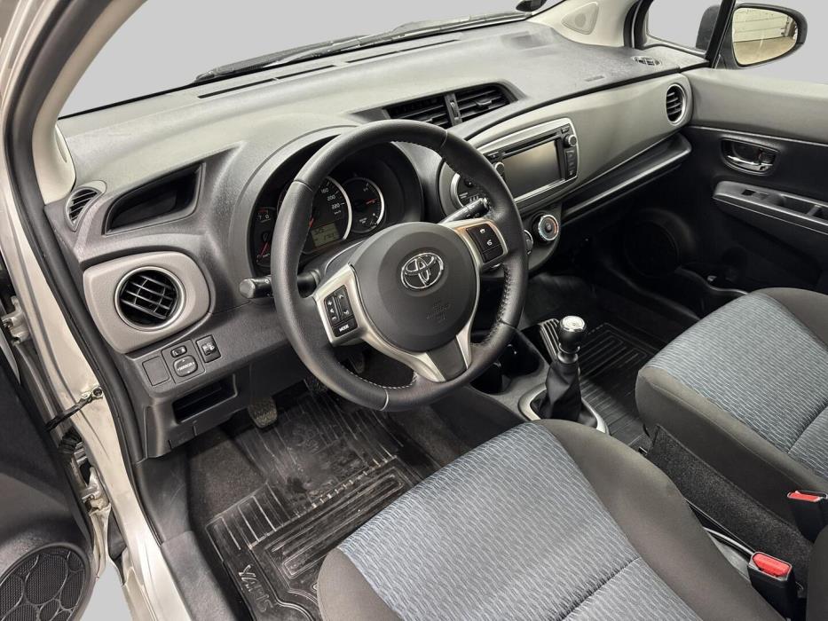 TOYOTA YARIS 2012