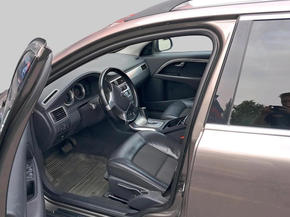 VOLVO V70 2011