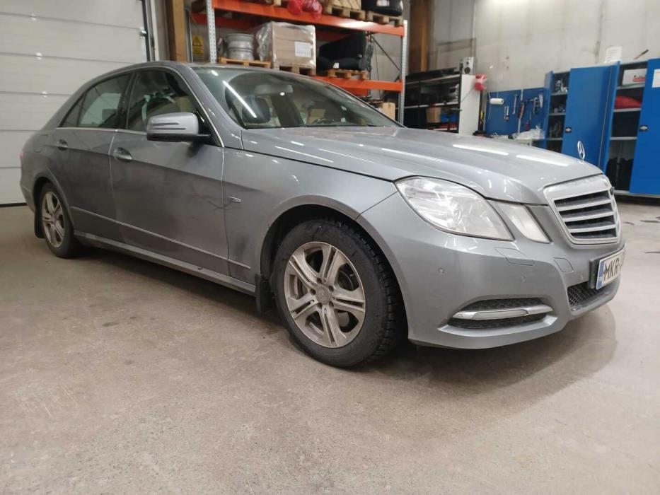 MERCEDES-BENZ E 2011