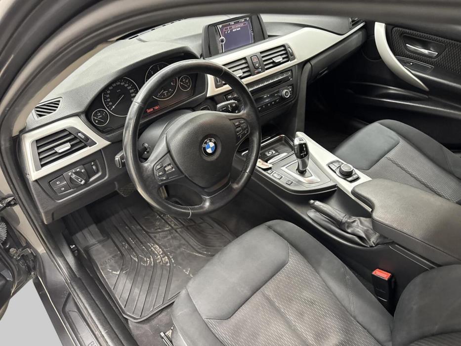 BMW 318 2012
