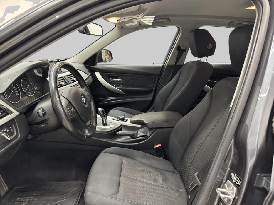 BMW 318 2012