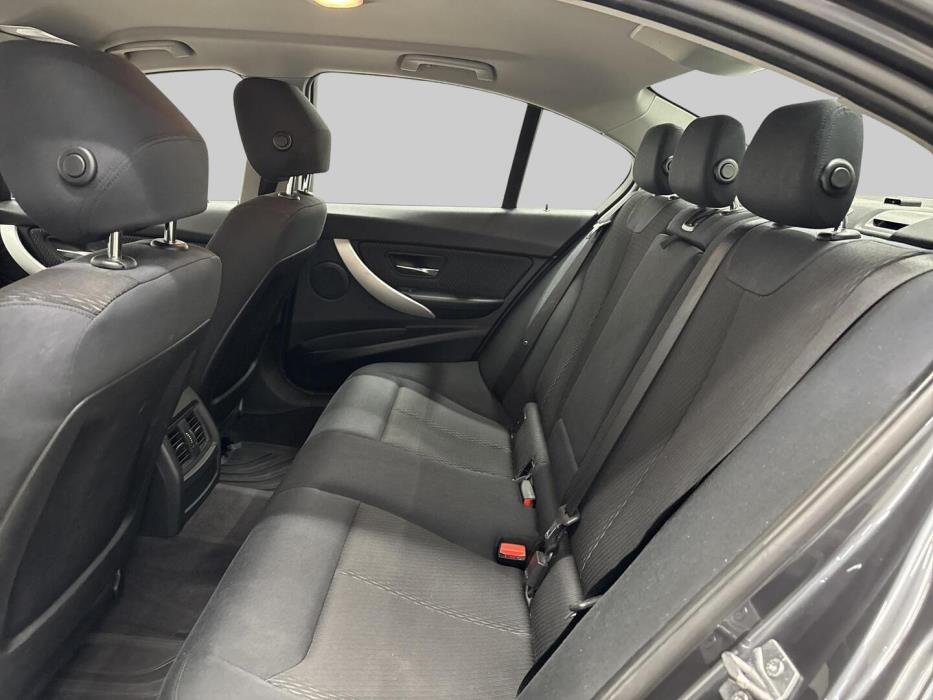 BMW 318 2012