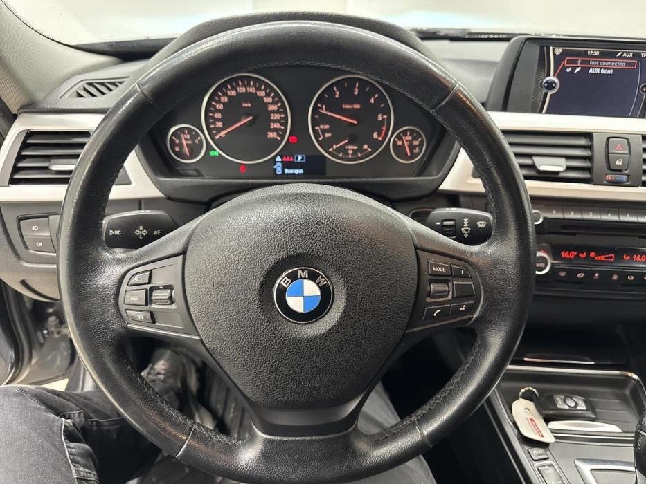BMW 318 2012