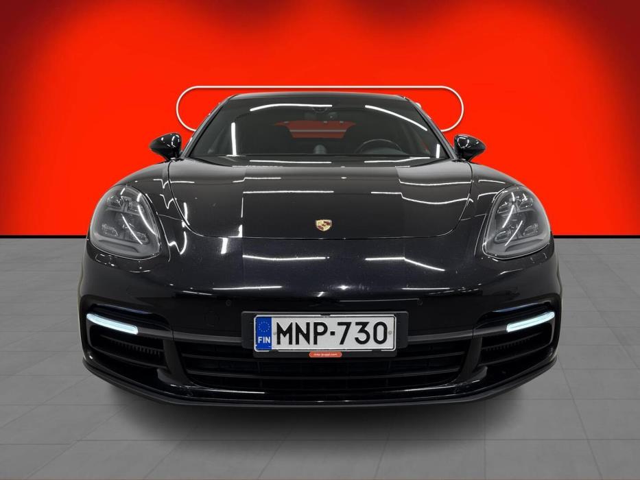 PORSCHE Panamera 2018