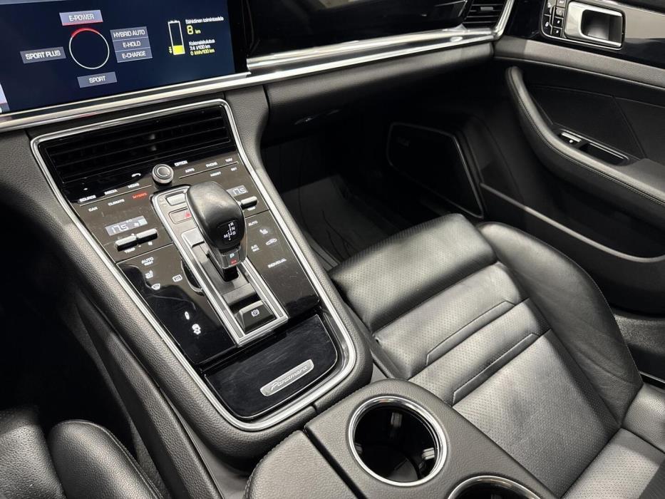 PORSCHE Panamera 2018