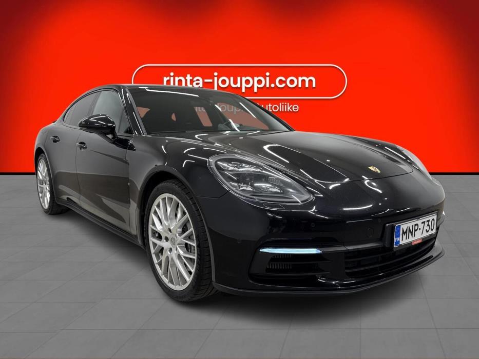 PORSCHE Panamera 2018