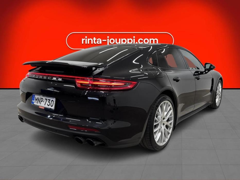 PORSCHE Panamera 2018