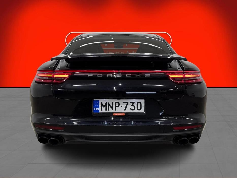 PORSCHE Panamera 2018