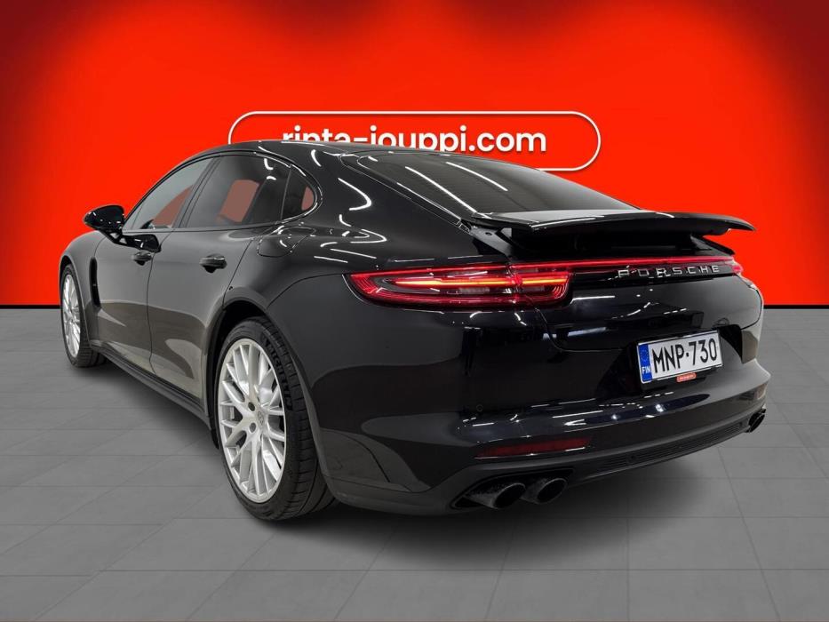 PORSCHE Panamera 2018