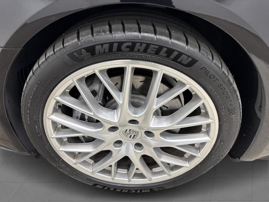 PORSCHE Panamera 2018