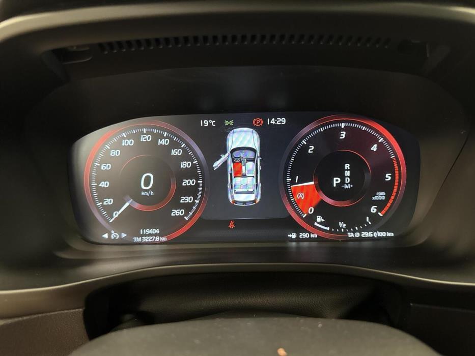 VOLVO XC40 2019