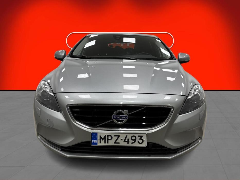 VOLVO V40 2016