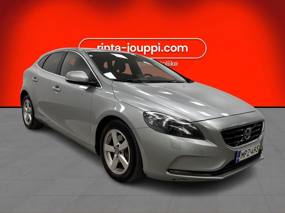 VOLVO V40 2016