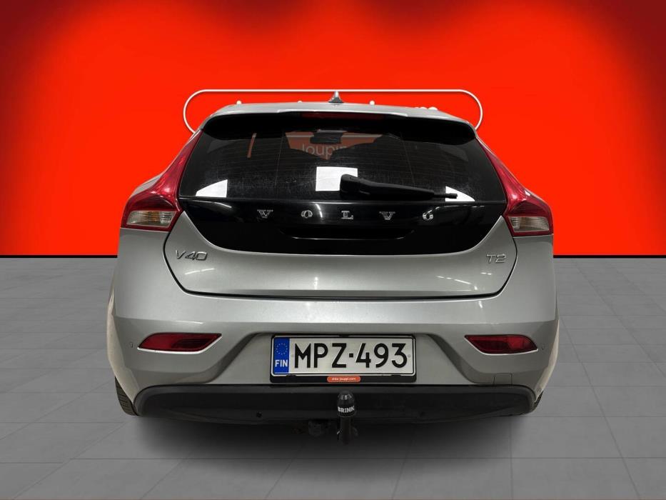 VOLVO V40 2016