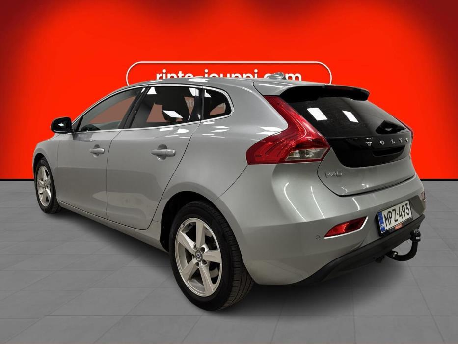 VOLVO V40 2016