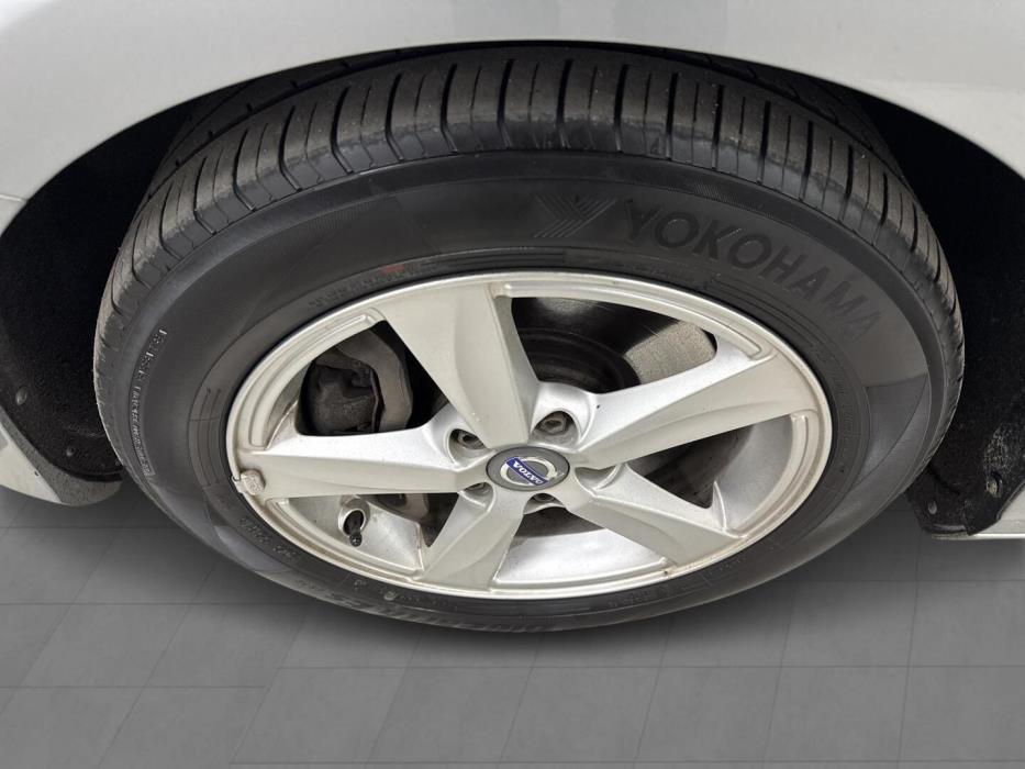 VOLVO V40 2016