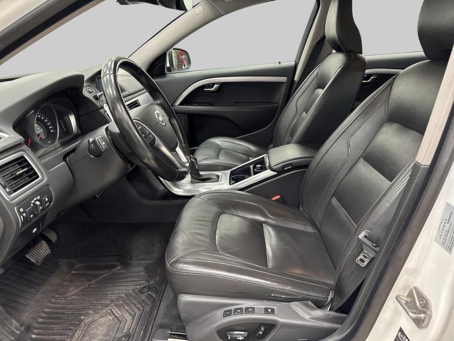 VOLVO V70 2016