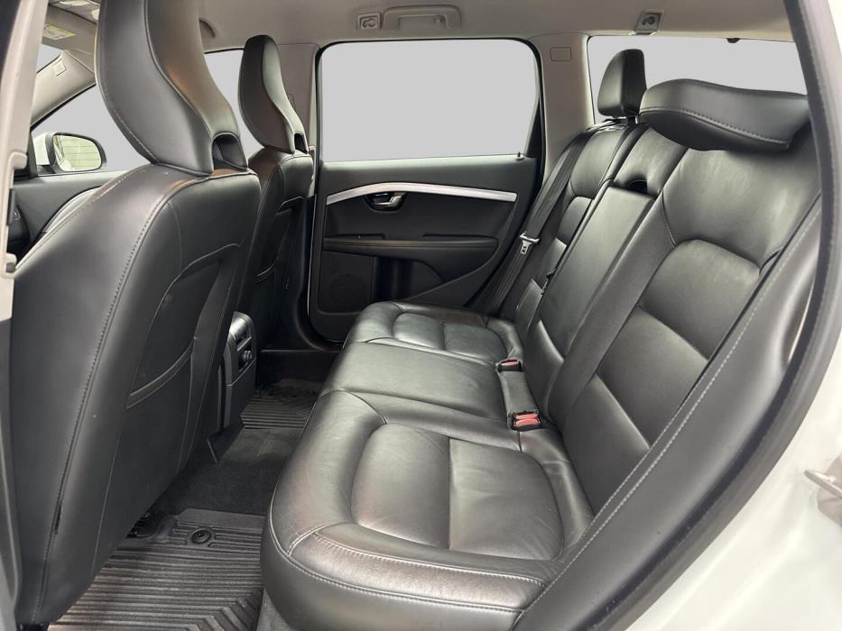 VOLVO V70 2016