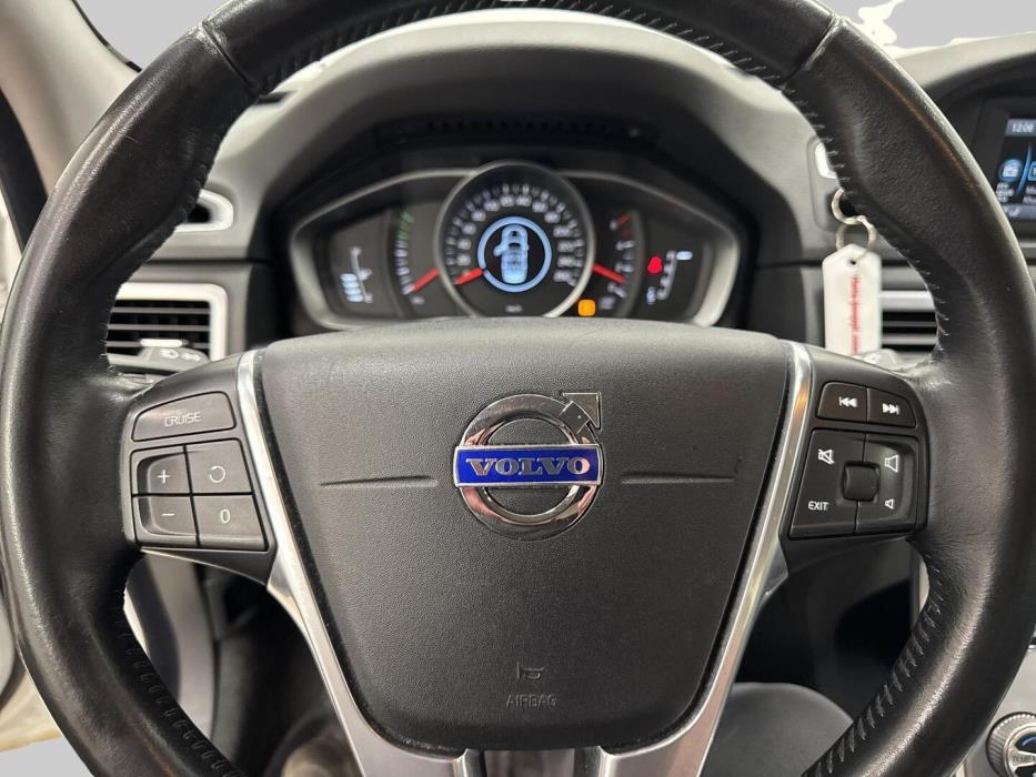 VOLVO V70 2016