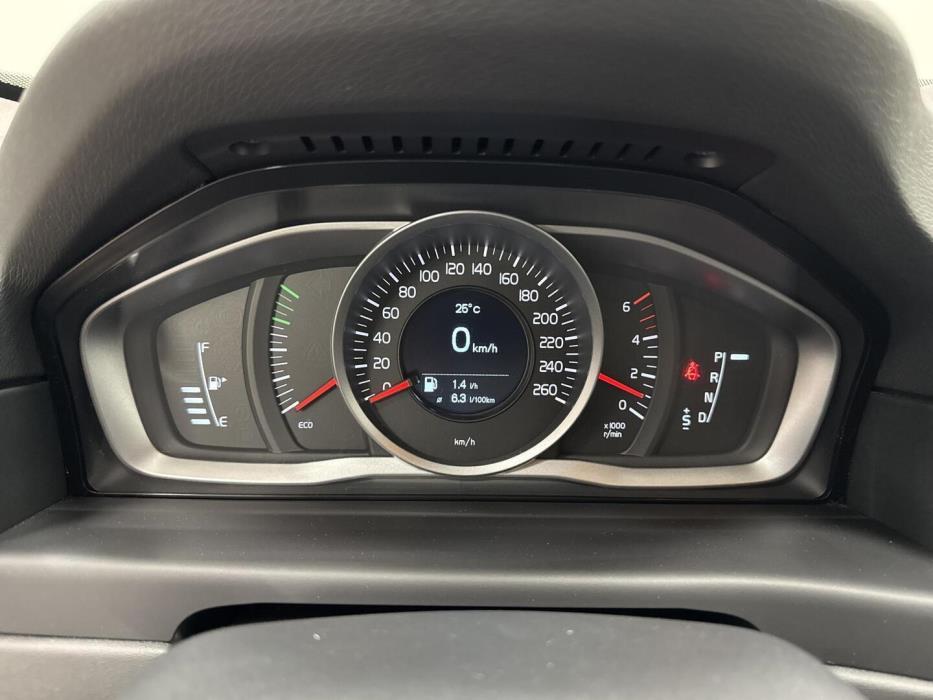 VOLVO V70 2016
