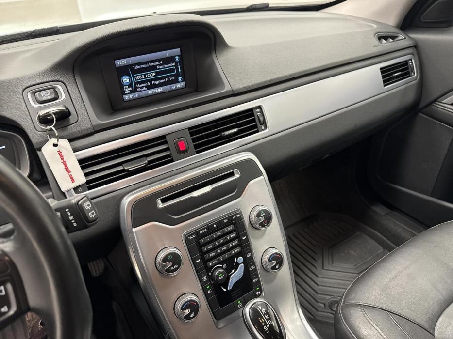 VOLVO V70 2016