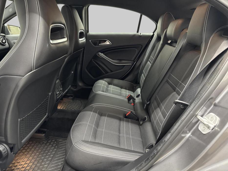 MERCEDES-BENZ A 2016