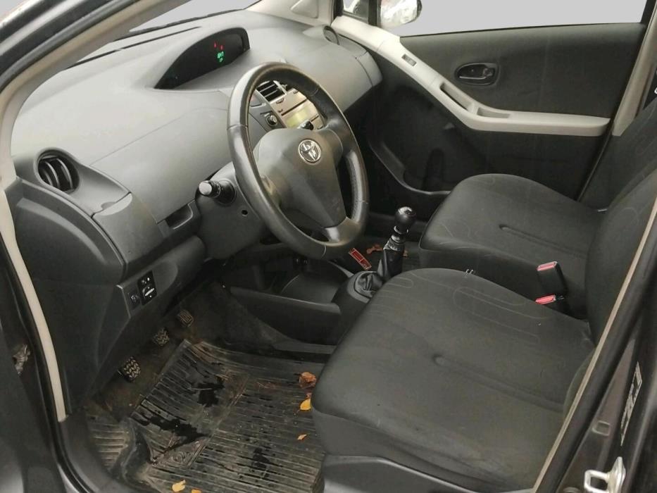 TOYOTA Yaris 2009