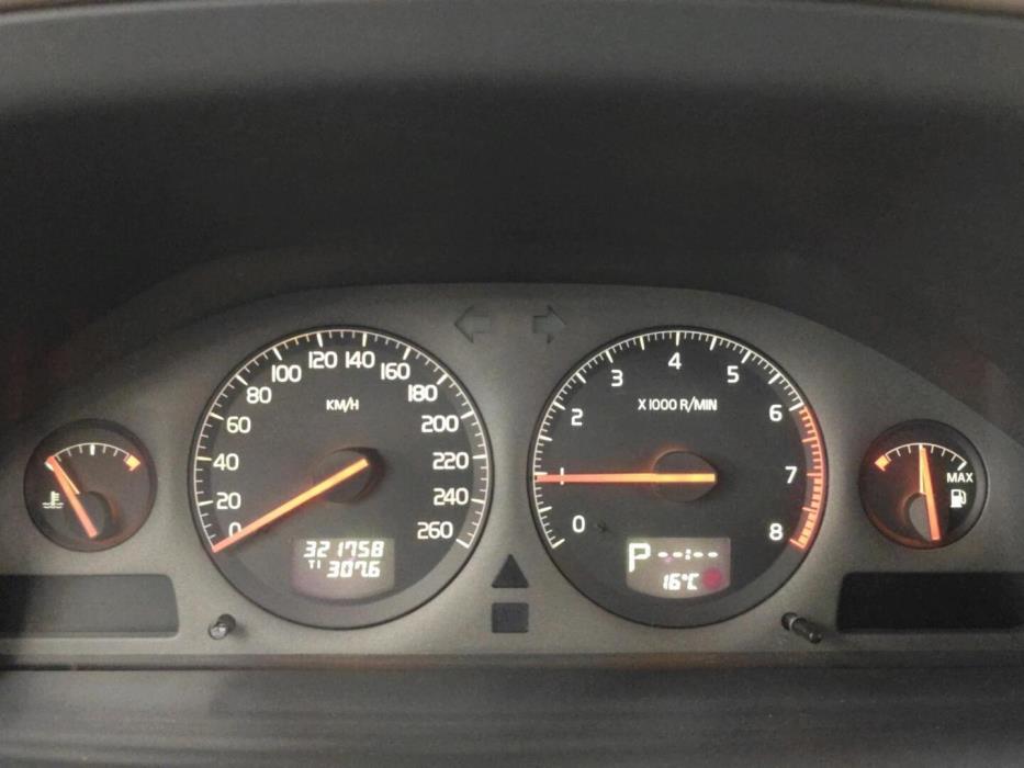 VOLVO V70 2001
