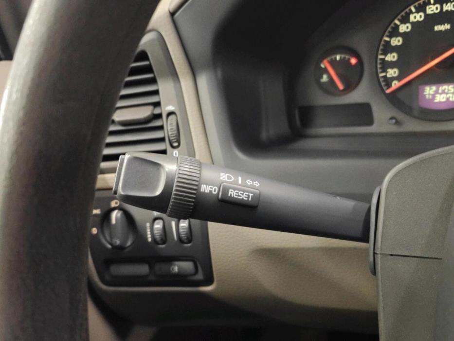 VOLVO V70 2001