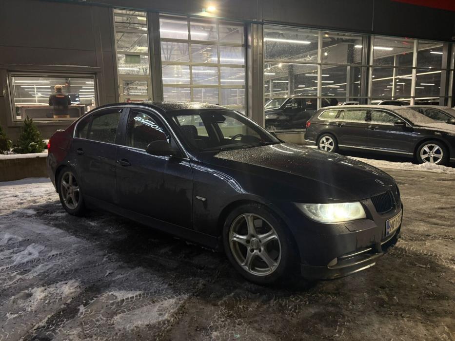 BMW 330 2005