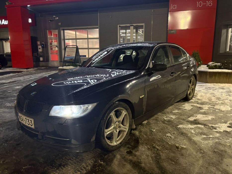BMW 330 2005