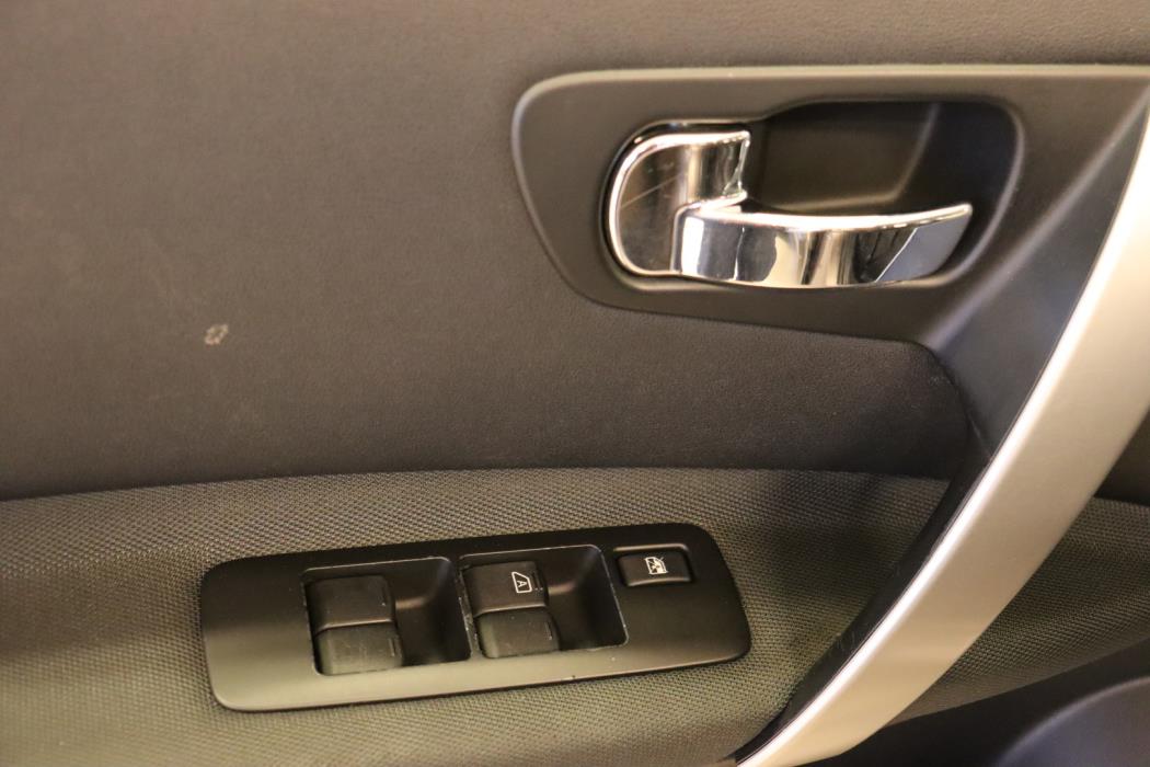 NISSAN Qashqai 2013