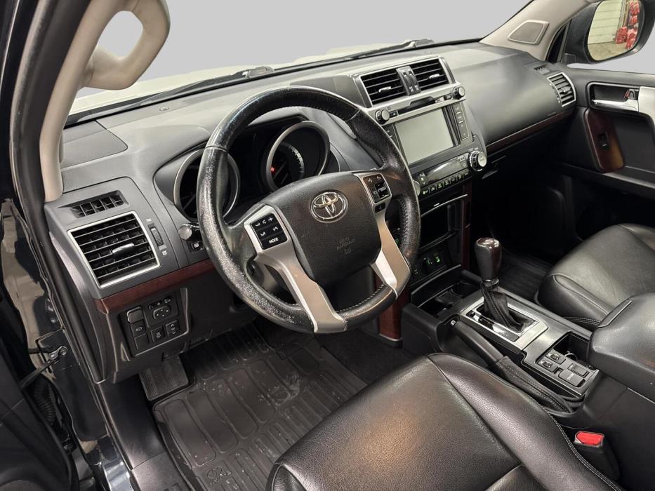 TOYOTA Land Cruiser 2016