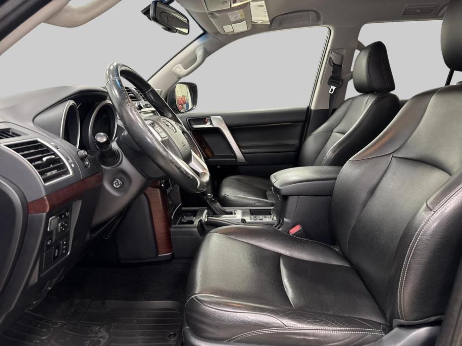 TOYOTA Land Cruiser 2016