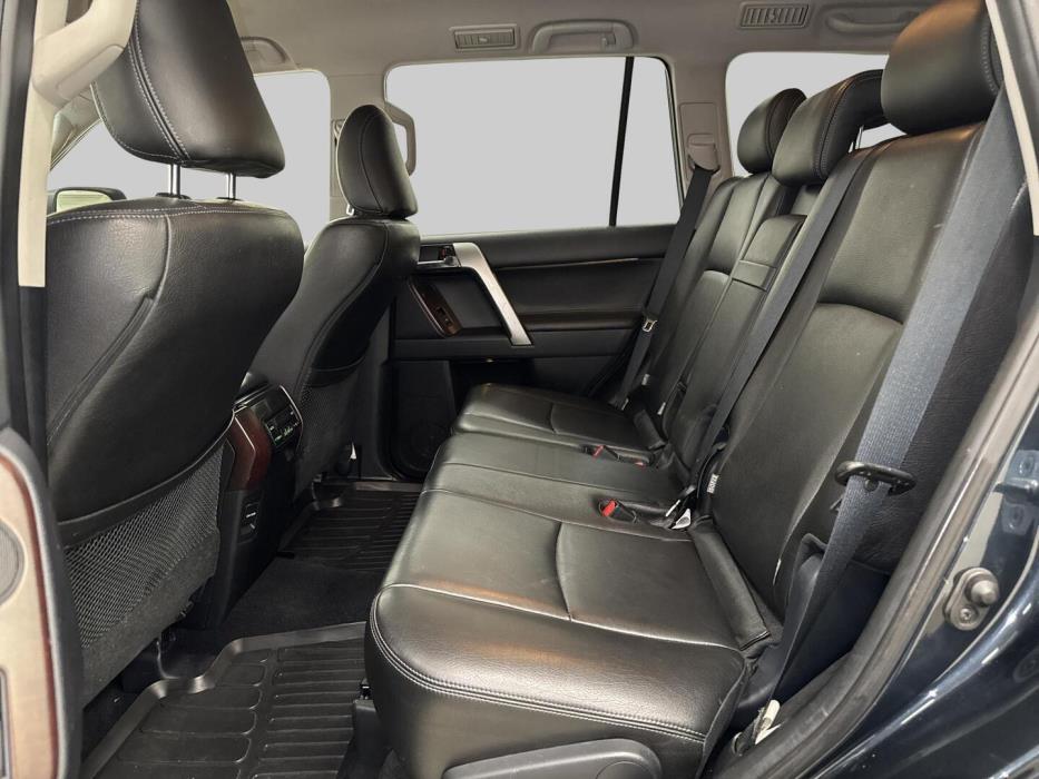 TOYOTA Land Cruiser 2016