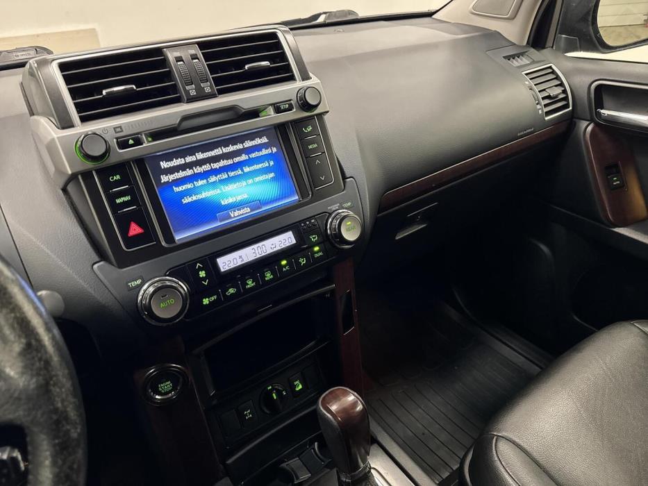 TOYOTA Land Cruiser 2016