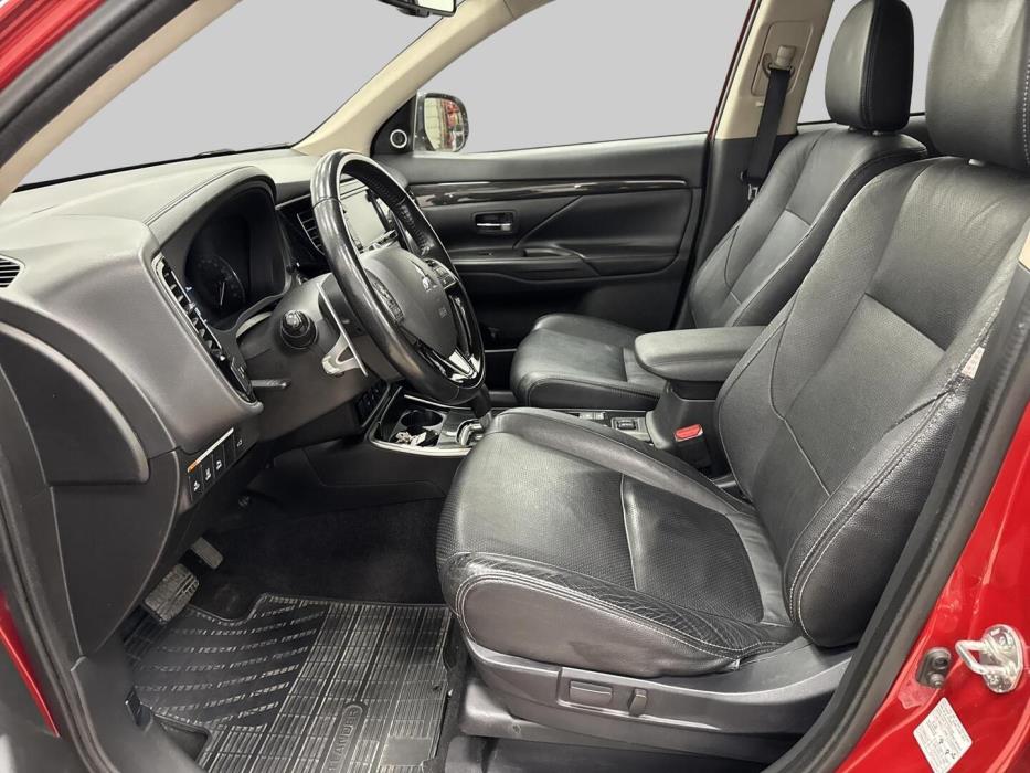 MITSUBISHI Outlander 2017