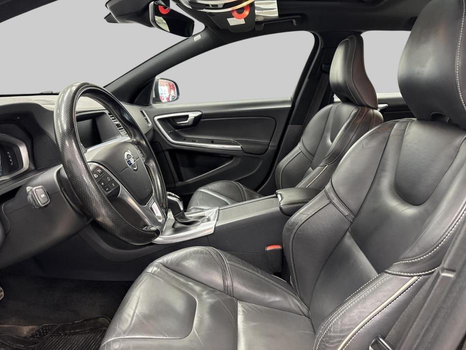 VOLVO V60 2016
