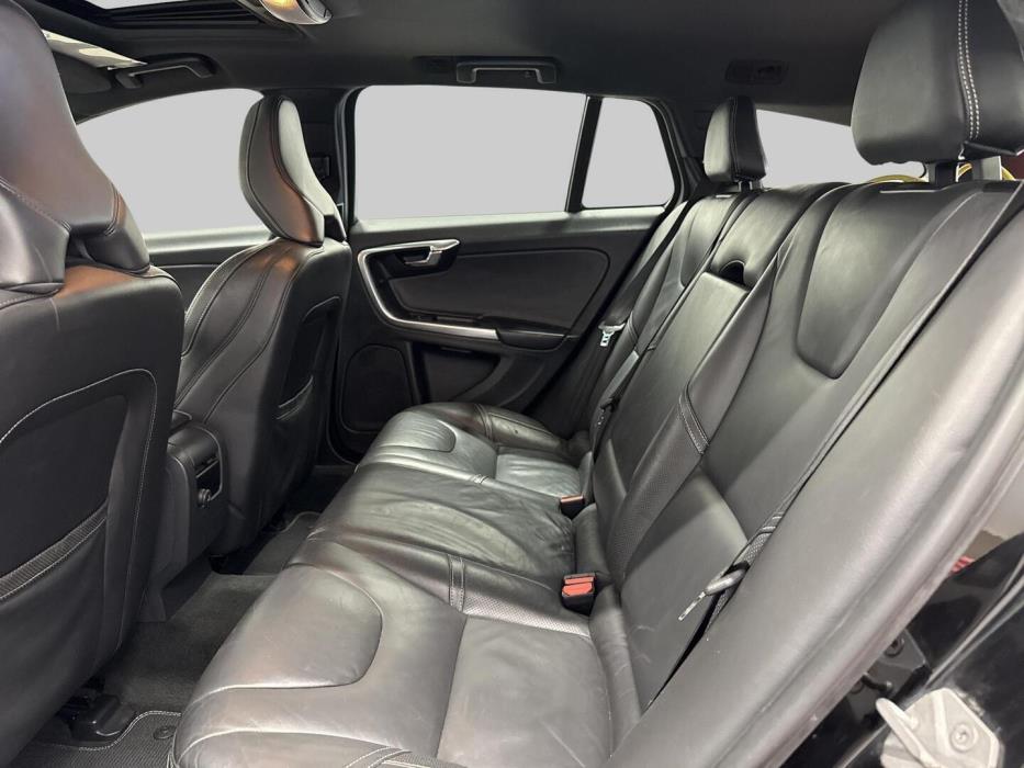 VOLVO V60 2016