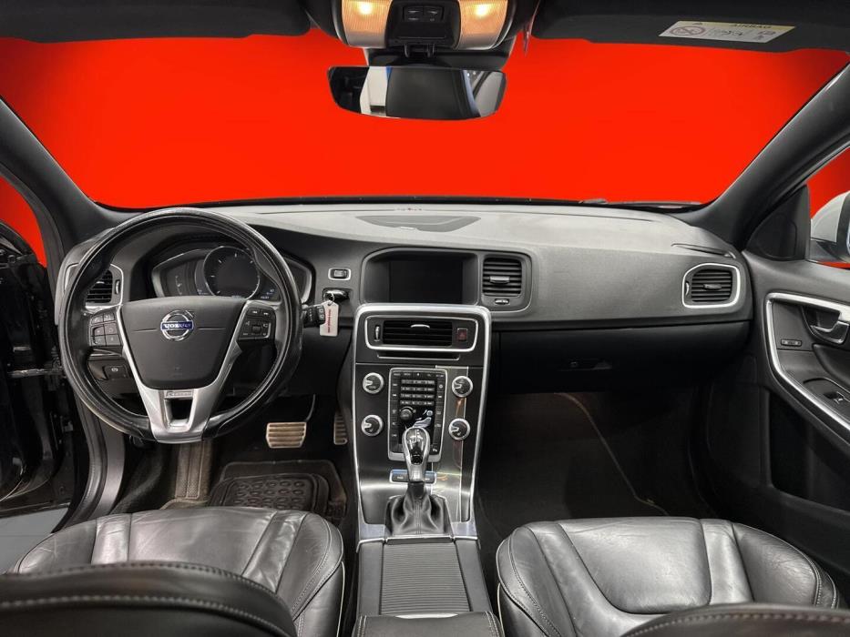 VOLVO V60 2016