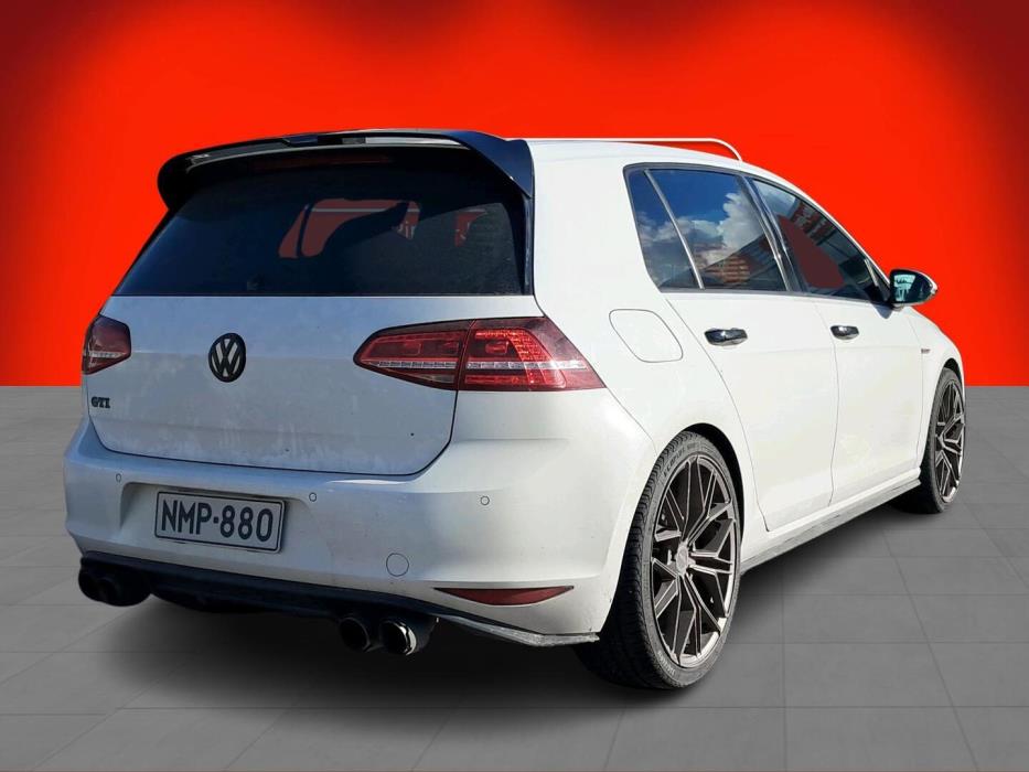 VOLKSWAGEN Golf 2013